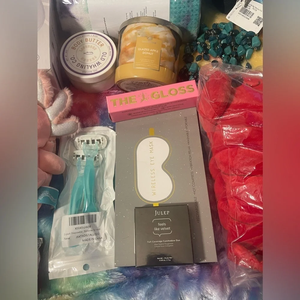 NEW Amazon BEAUTY Box, Brand NEW 📦 🔥 NO JUNK, NO used products, 5 ⭐️ rating!​​​ - Picture 12 of 16